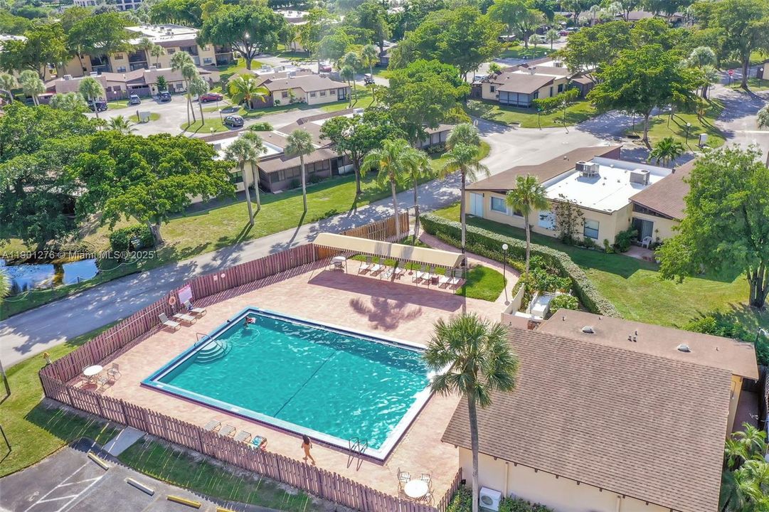 Active With Contract: $300,000 (2 beds, 2 baths, 1500 Square Feet)