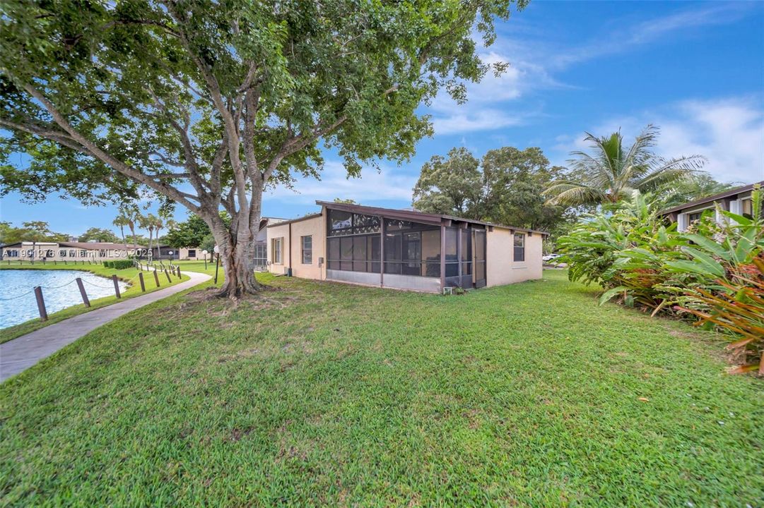 Active With Contract: $300,000 (2 beds, 2 baths, 1500 Square Feet)