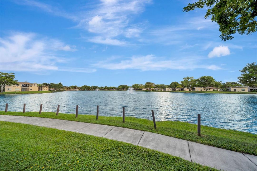 Active With Contract: $300,000 (2 beds, 2 baths, 1500 Square Feet)