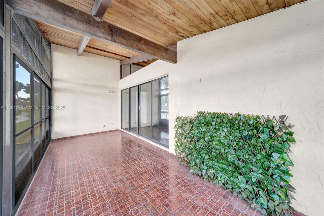 Active With Contract: $300,000 (2 beds, 2 baths, 1500 Square Feet)