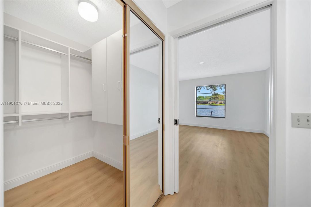 Active With Contract: $300,000 (2 beds, 2 baths, 1500 Square Feet)