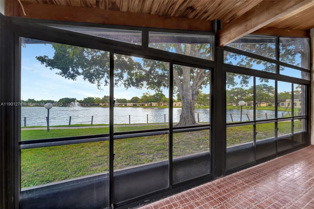 Active With Contract: $300,000 (2 beds, 2 baths, 1500 Square Feet)