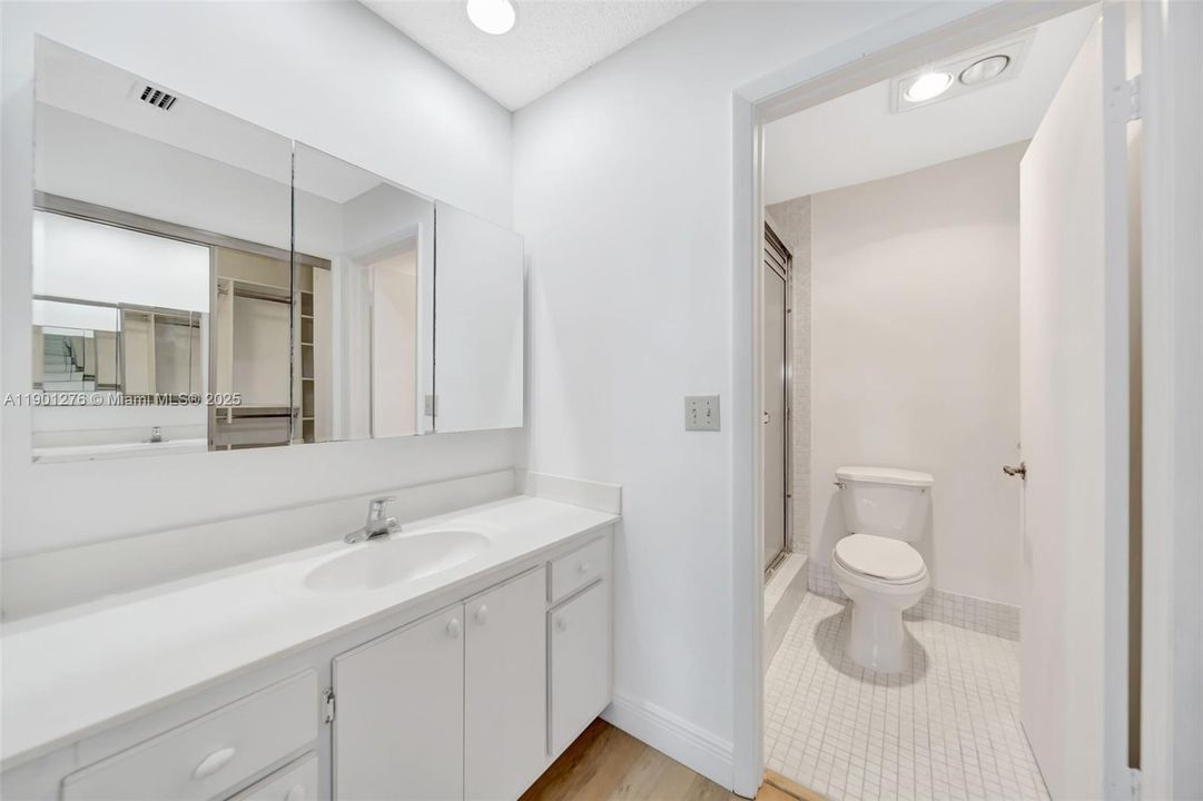 Active With Contract: $300,000 (2 beds, 2 baths, 1500 Square Feet)