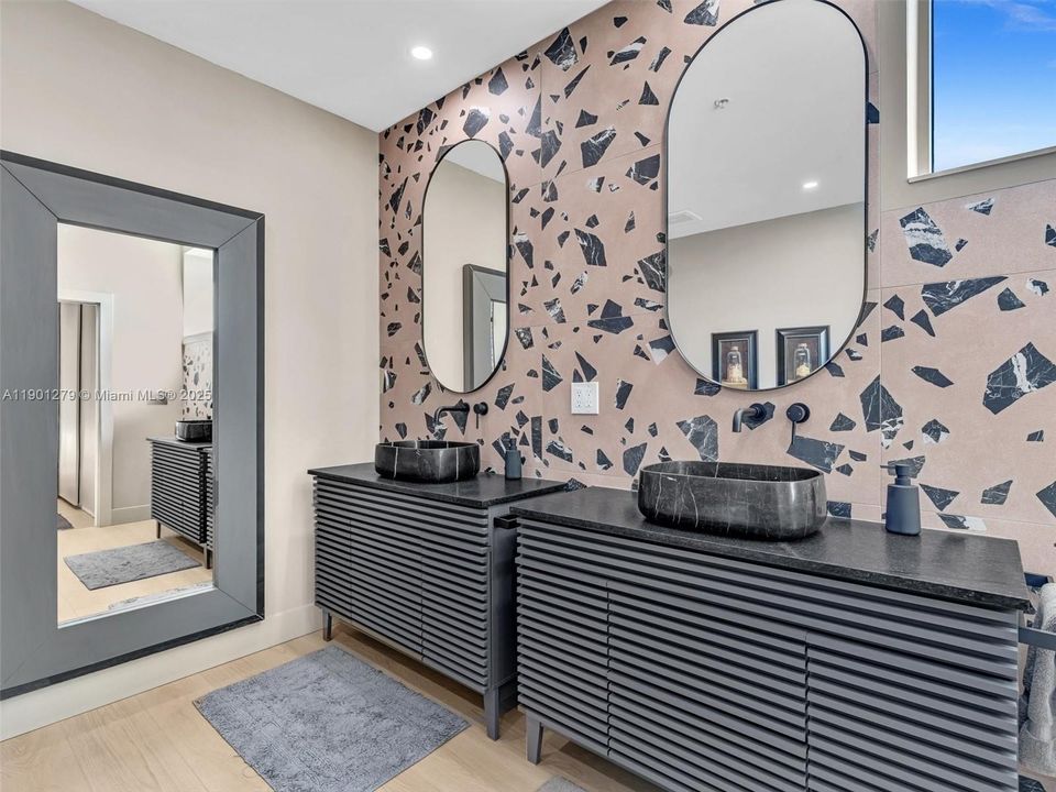 For Rent: $6,350 (2 beds, 2 baths, 1906 Square Feet)