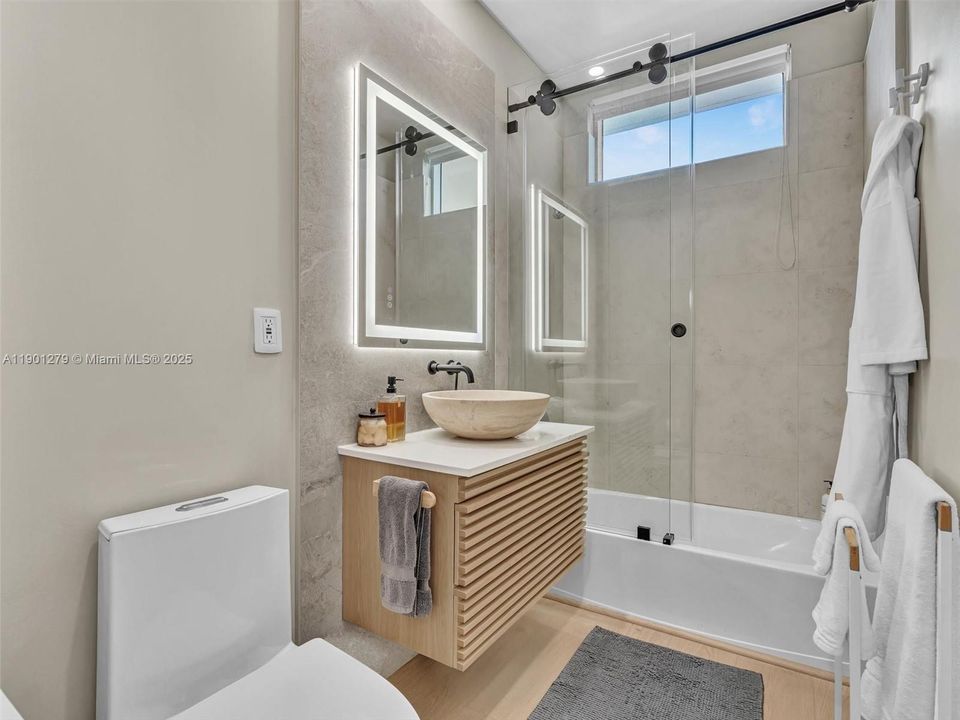 For Rent: $6,350 (2 beds, 2 baths, 1906 Square Feet)