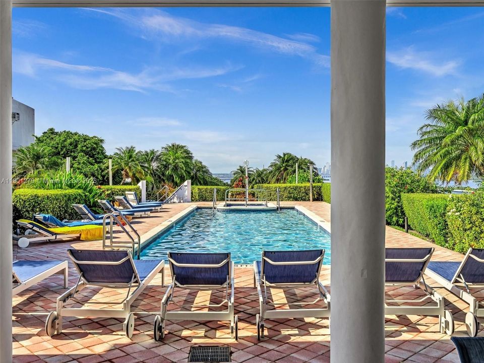 For Rent: $6,350 (2 beds, 2 baths, 1906 Square Feet)