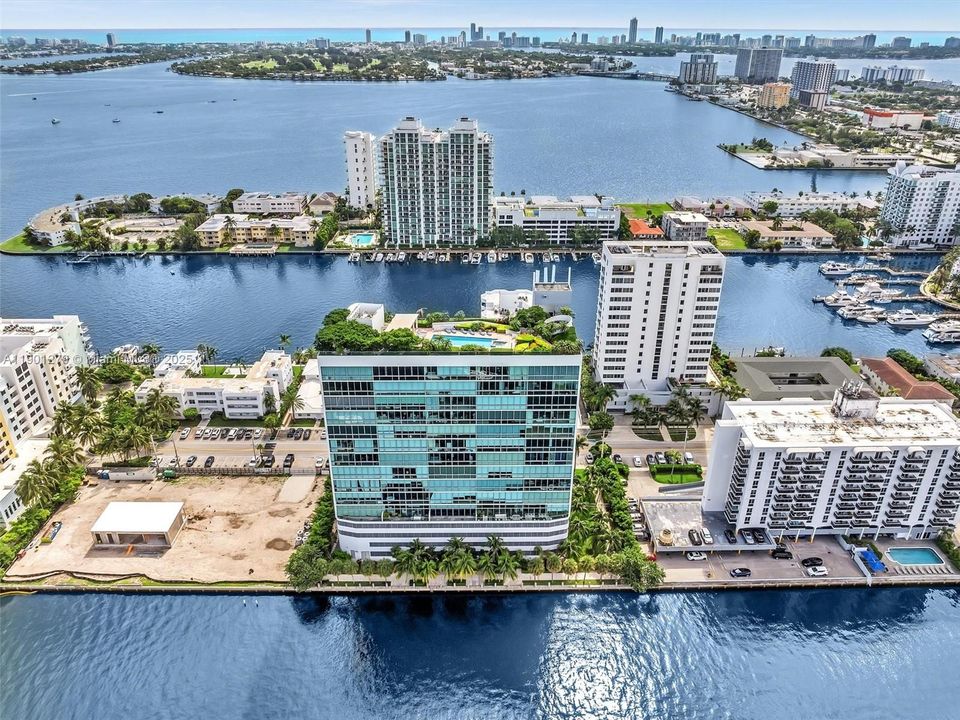 For Rent: $6,350 (2 beds, 2 baths, 1906 Square Feet)