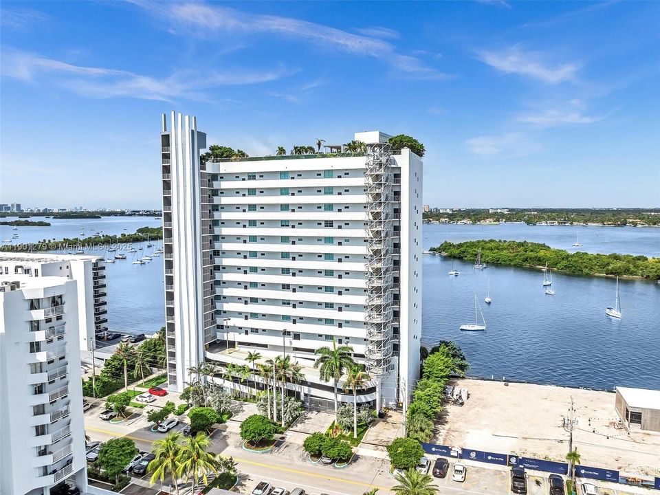 For Rent: $6,350 (2 beds, 2 baths, 1906 Square Feet)