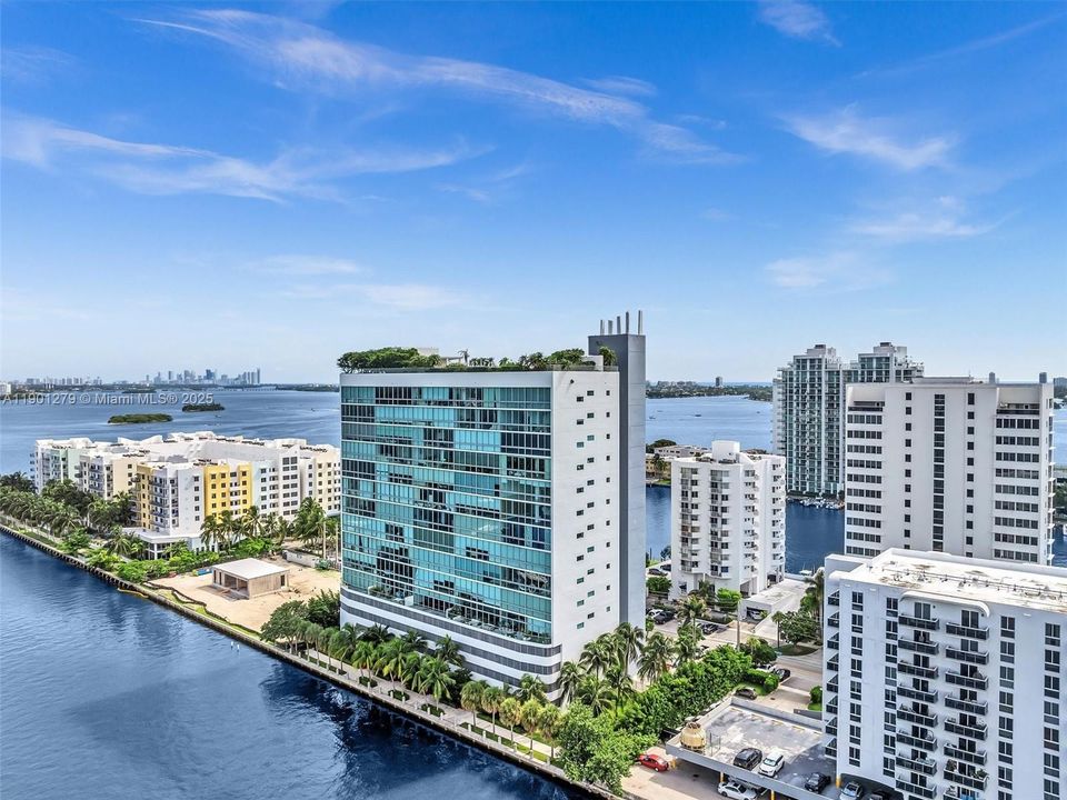 For Rent: $6,350 (2 beds, 2 baths, 1906 Square Feet)