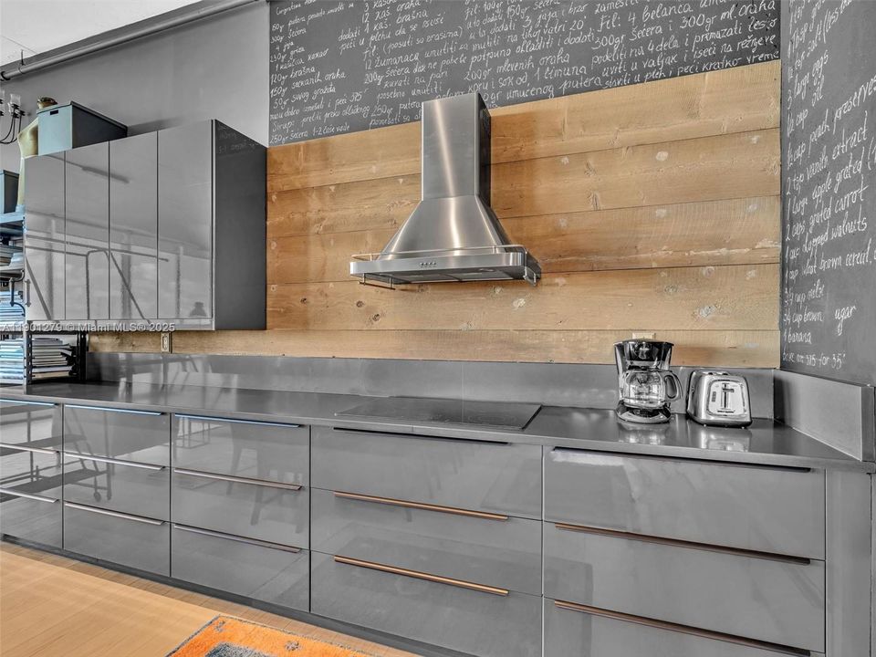 For Rent: $6,350 (2 beds, 2 baths, 1906 Square Feet)