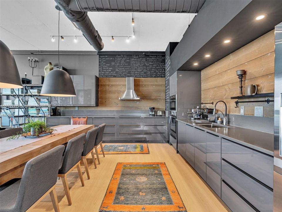 For Rent: $6,350 (2 beds, 2 baths, 1906 Square Feet)