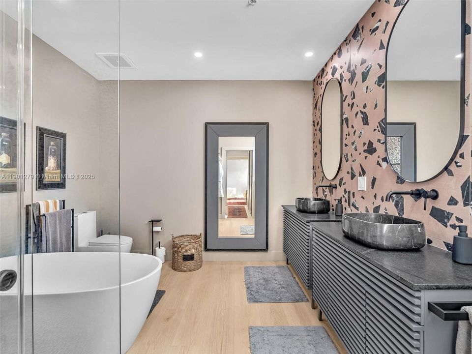 For Rent: $6,350 (2 beds, 2 baths, 1906 Square Feet)