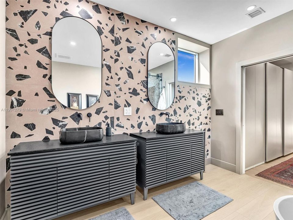 For Rent: $6,350 (2 beds, 2 baths, 1906 Square Feet)