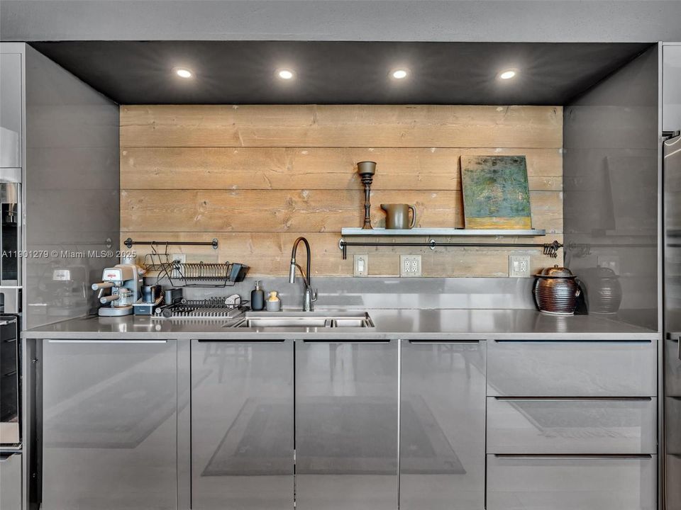 For Rent: $6,350 (2 beds, 2 baths, 1906 Square Feet)