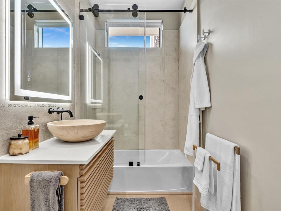 For Rent: $6,350 (2 beds, 2 baths, 1906 Square Feet)