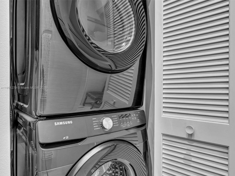 For Rent: $6,350 (2 beds, 2 baths, 1906 Square Feet)