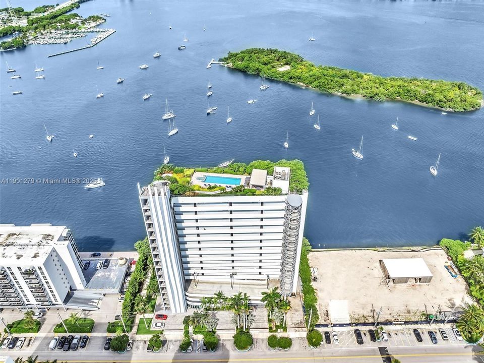 For Rent: $6,350 (2 beds, 2 baths, 1906 Square Feet)