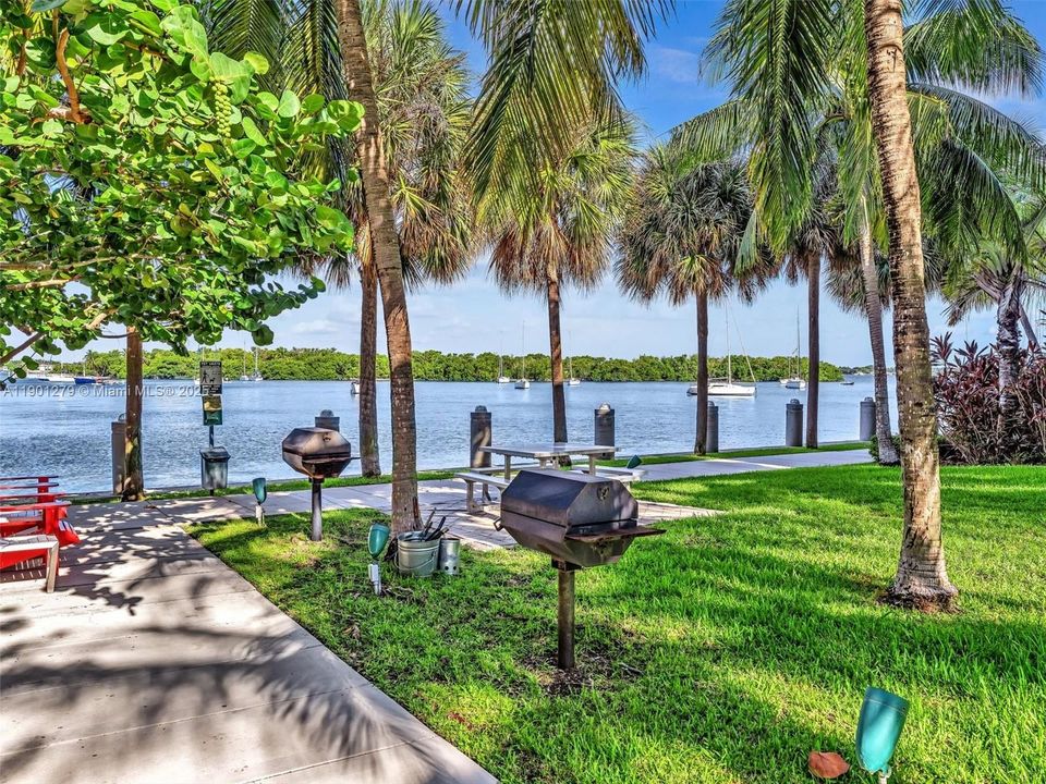 For Rent: $6,350 (2 beds, 2 baths, 1906 Square Feet)