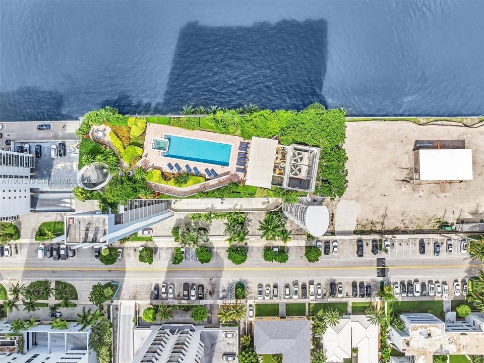 For Rent: $6,350 (2 beds, 2 baths, 1906 Square Feet)