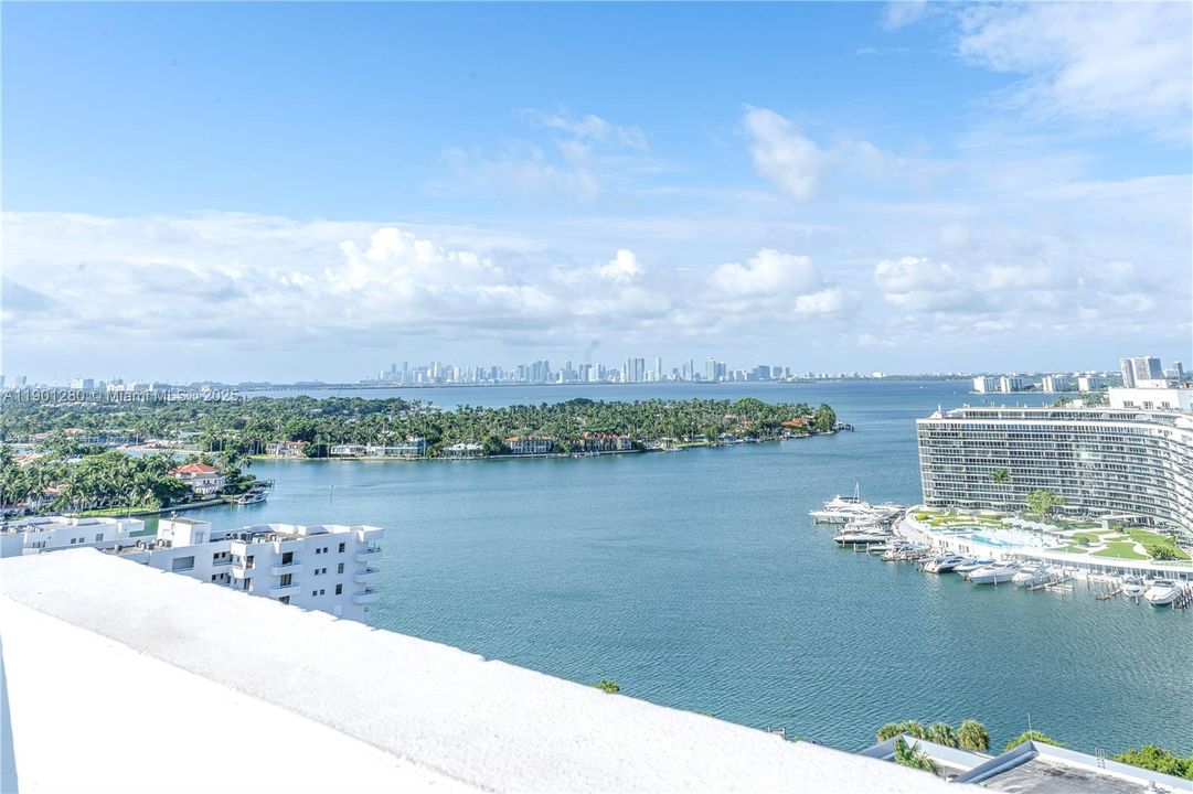 For Sale: $549,000 (2 beds, 2 baths, 1287 Square Feet)