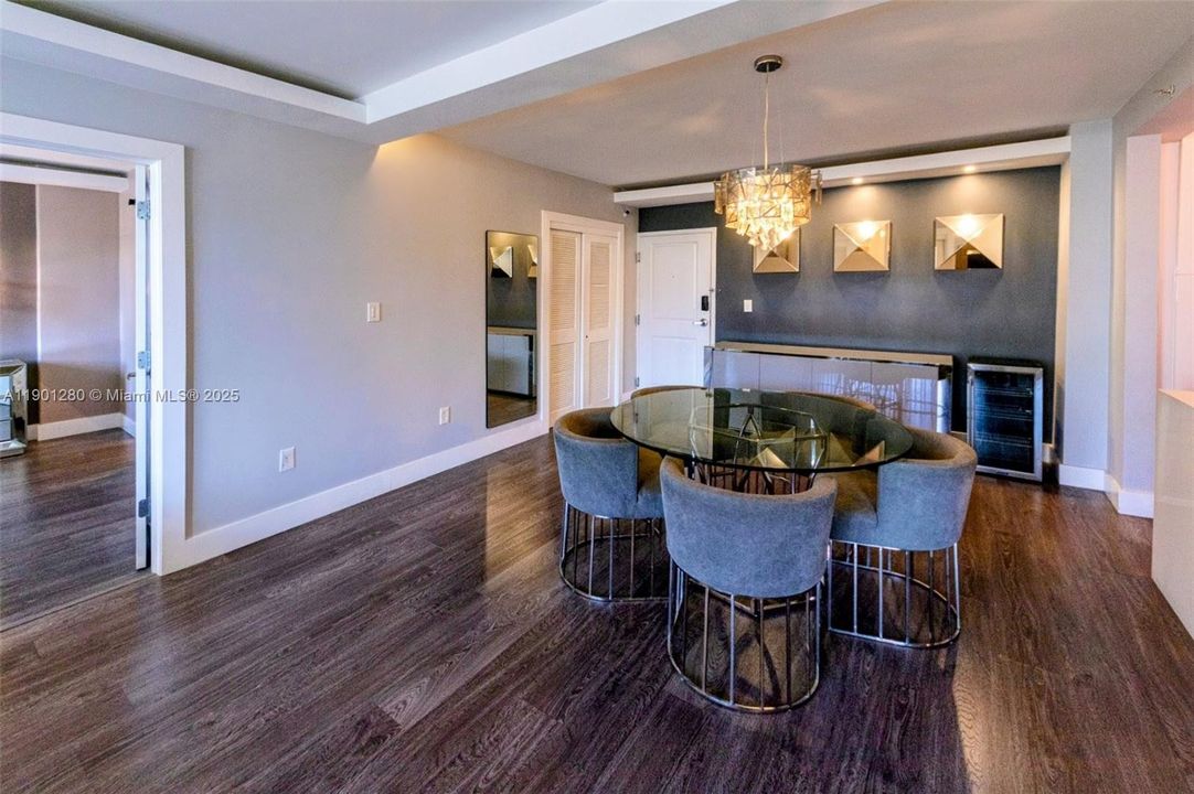 For Sale: $549,000 (2 beds, 2 baths, 1287 Square Feet)