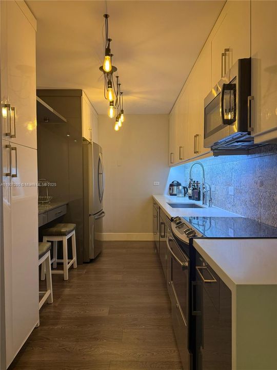 For Sale: $549,000 (2 beds, 2 baths, 1287 Square Feet)