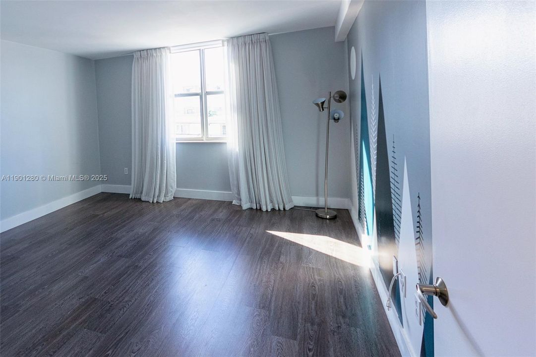 For Sale: $549,000 (2 beds, 2 baths, 1287 Square Feet)