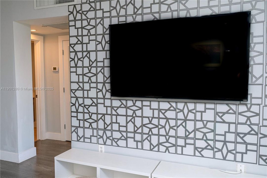 For Sale: $549,000 (2 beds, 2 baths, 1287 Square Feet)