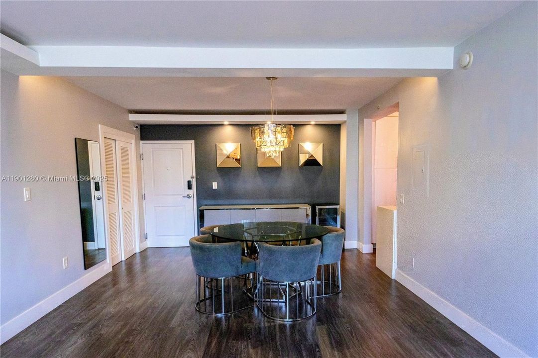 For Sale: $549,000 (2 beds, 2 baths, 1287 Square Feet)