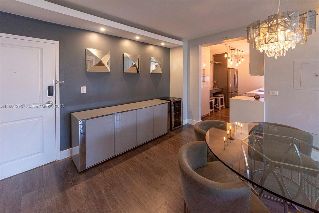 For Sale: $549,000 (2 beds, 2 baths, 1287 Square Feet)