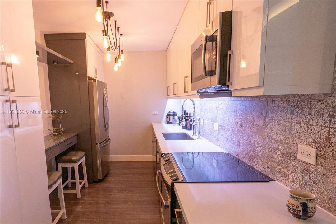 For Sale: $549,000 (2 beds, 2 baths, 1287 Square Feet)