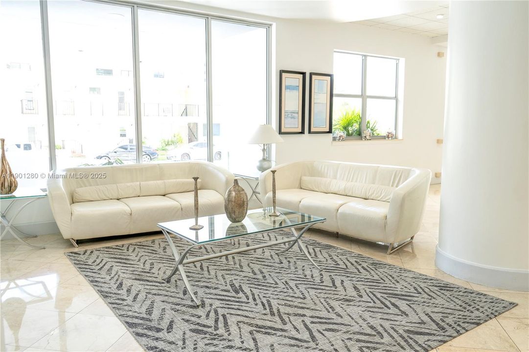 For Sale: $549,000 (2 beds, 2 baths, 1287 Square Feet)