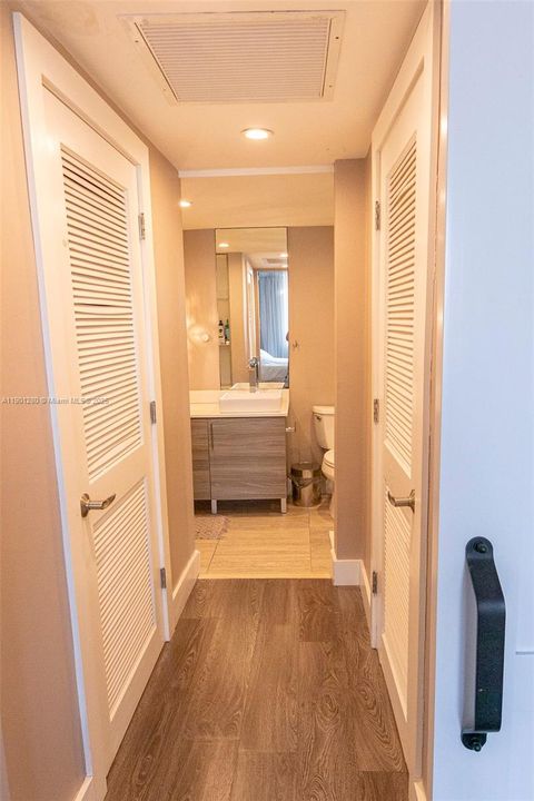 For Sale: $549,000 (2 beds, 2 baths, 1287 Square Feet)