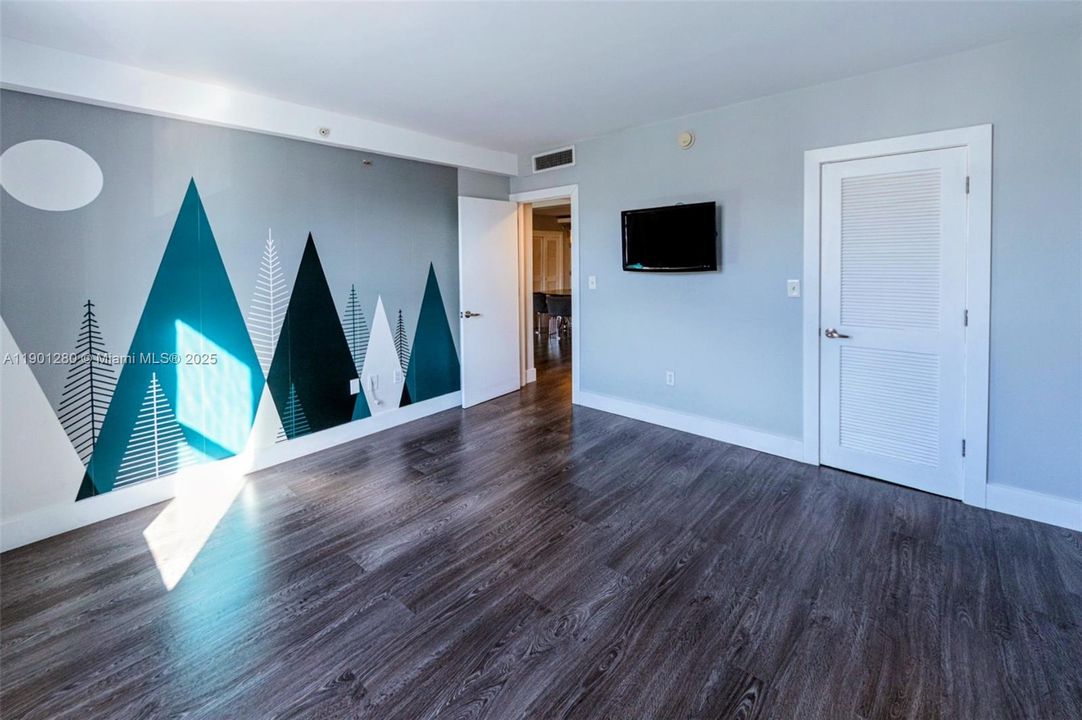 For Sale: $549,000 (2 beds, 2 baths, 1287 Square Feet)