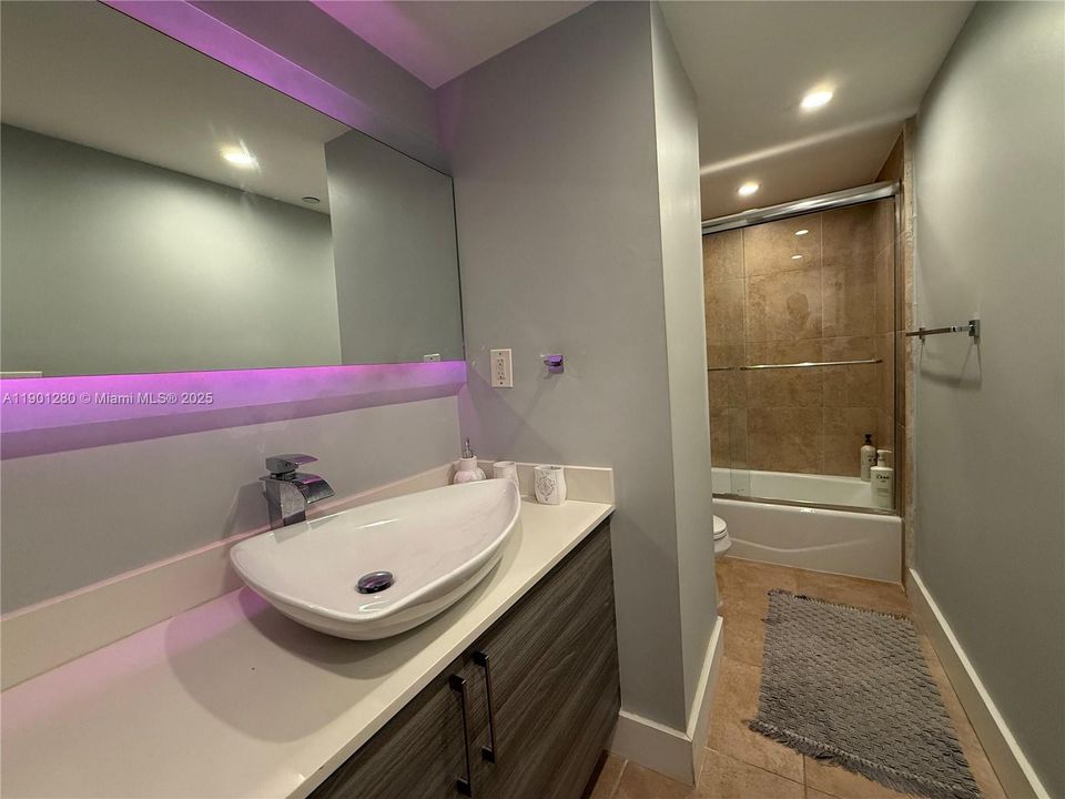 For Sale: $549,000 (2 beds, 2 baths, 1287 Square Feet)