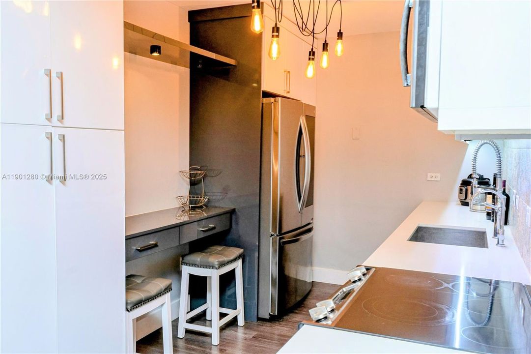 For Sale: $549,000 (2 beds, 2 baths, 1287 Square Feet)