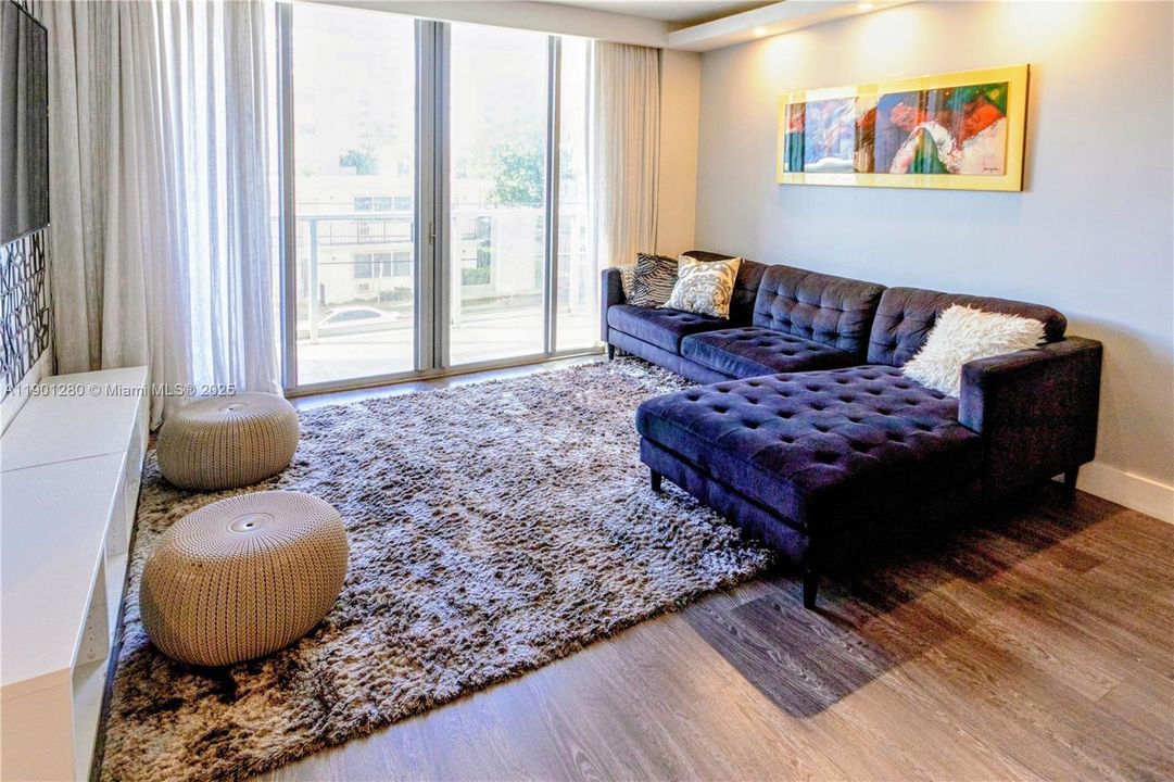 For Sale: $549,000 (2 beds, 2 baths, 1287 Square Feet)