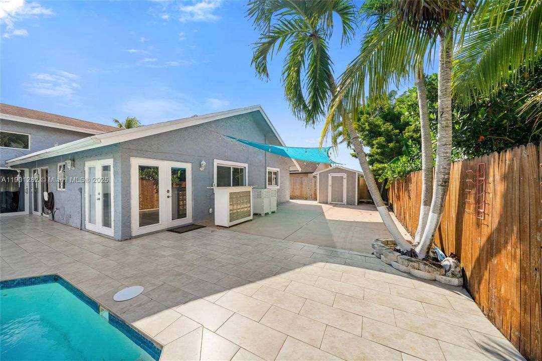 Active With Contract: $564,999 (3 beds, 2 baths, 1626 Square Feet)