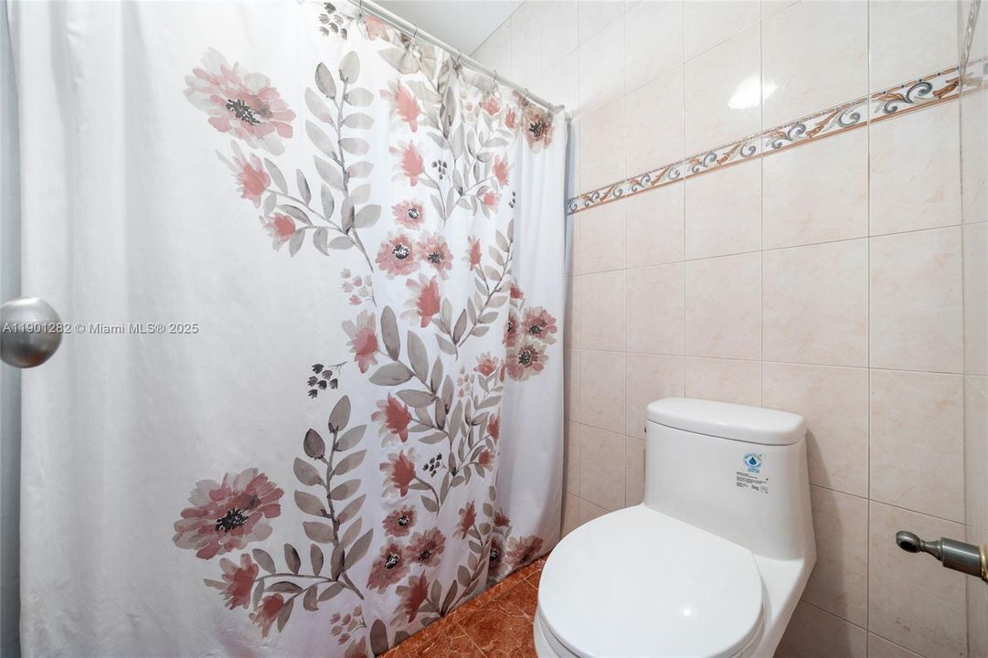 Active With Contract: $564,999 (3 beds, 2 baths, 1626 Square Feet)