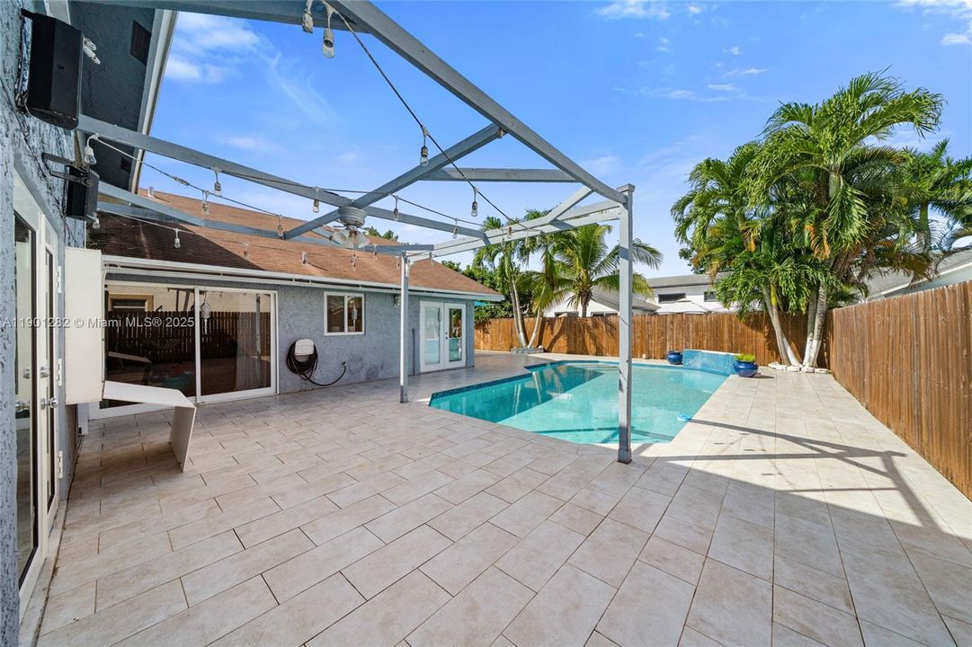 Active With Contract: $564,999 (3 beds, 2 baths, 1626 Square Feet)