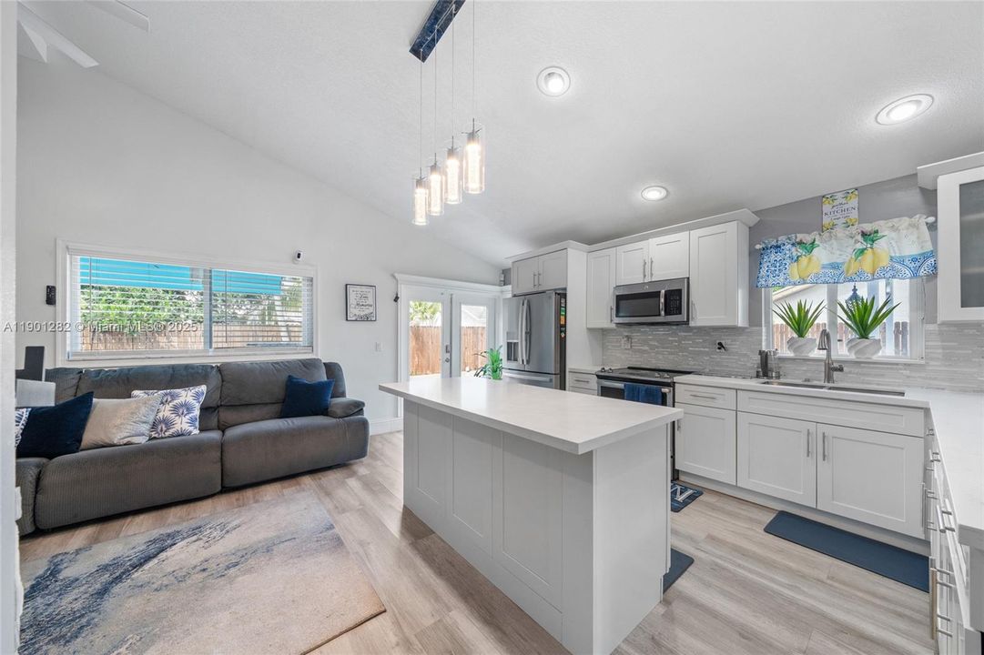 Active With Contract: $564,999 (3 beds, 2 baths, 1626 Square Feet)