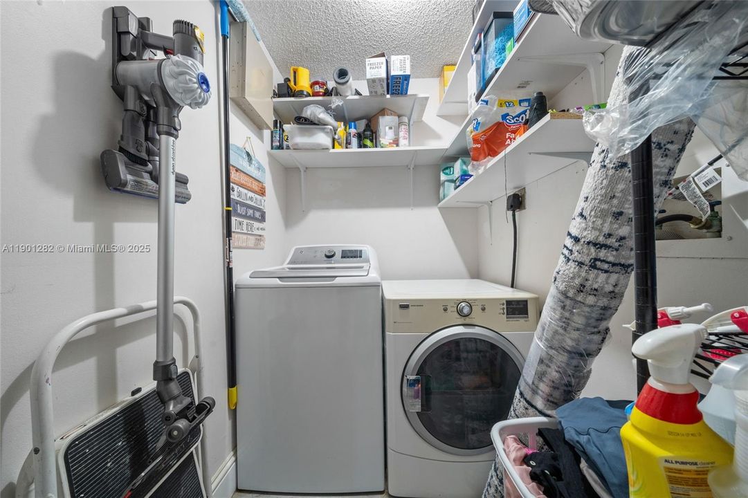 Active With Contract: $564,999 (3 beds, 2 baths, 1626 Square Feet)