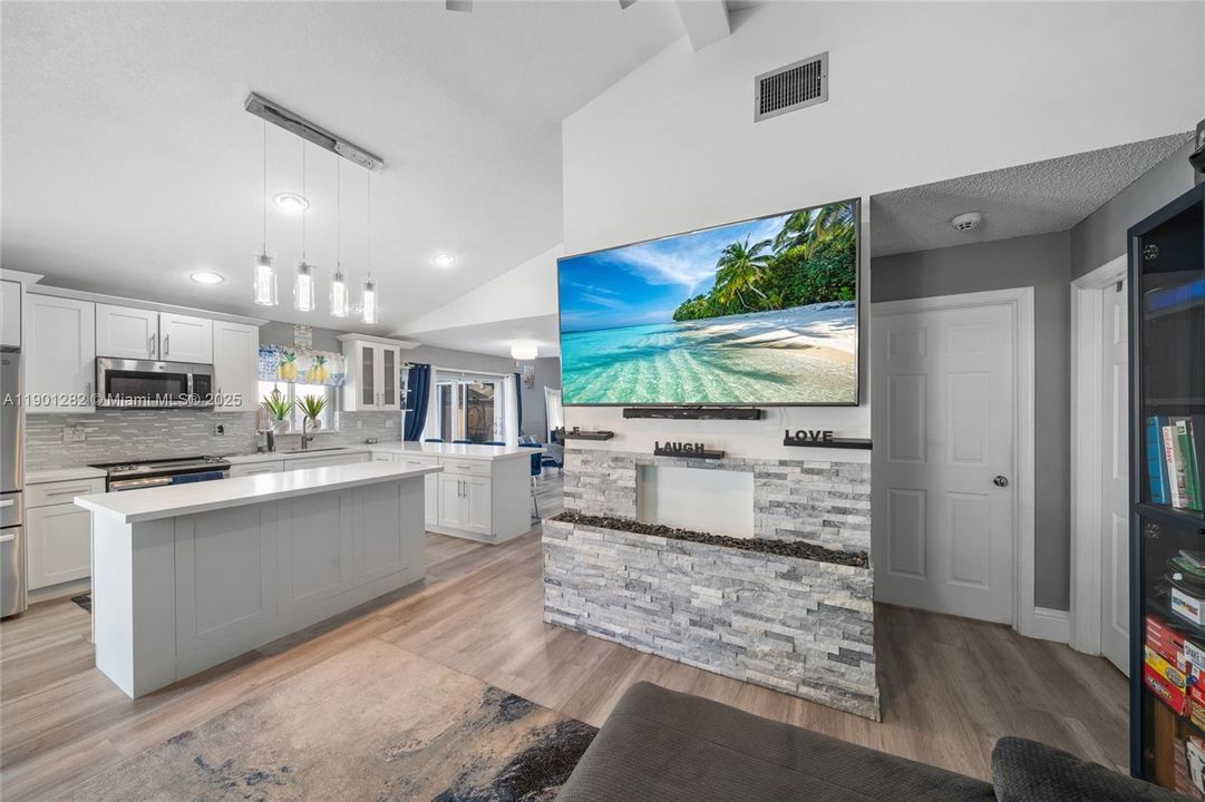 Active With Contract: $564,999 (3 beds, 2 baths, 1626 Square Feet)