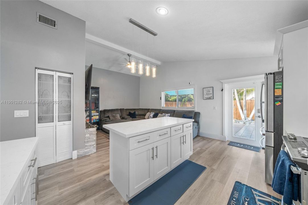 Active With Contract: $564,999 (3 beds, 2 baths, 1626 Square Feet)