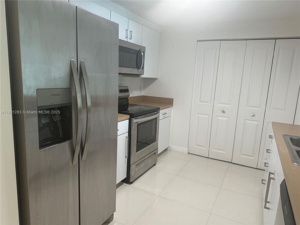 En Renta: $3,250 (2 camas, 2 baños, 1023 Pies cuadrados)