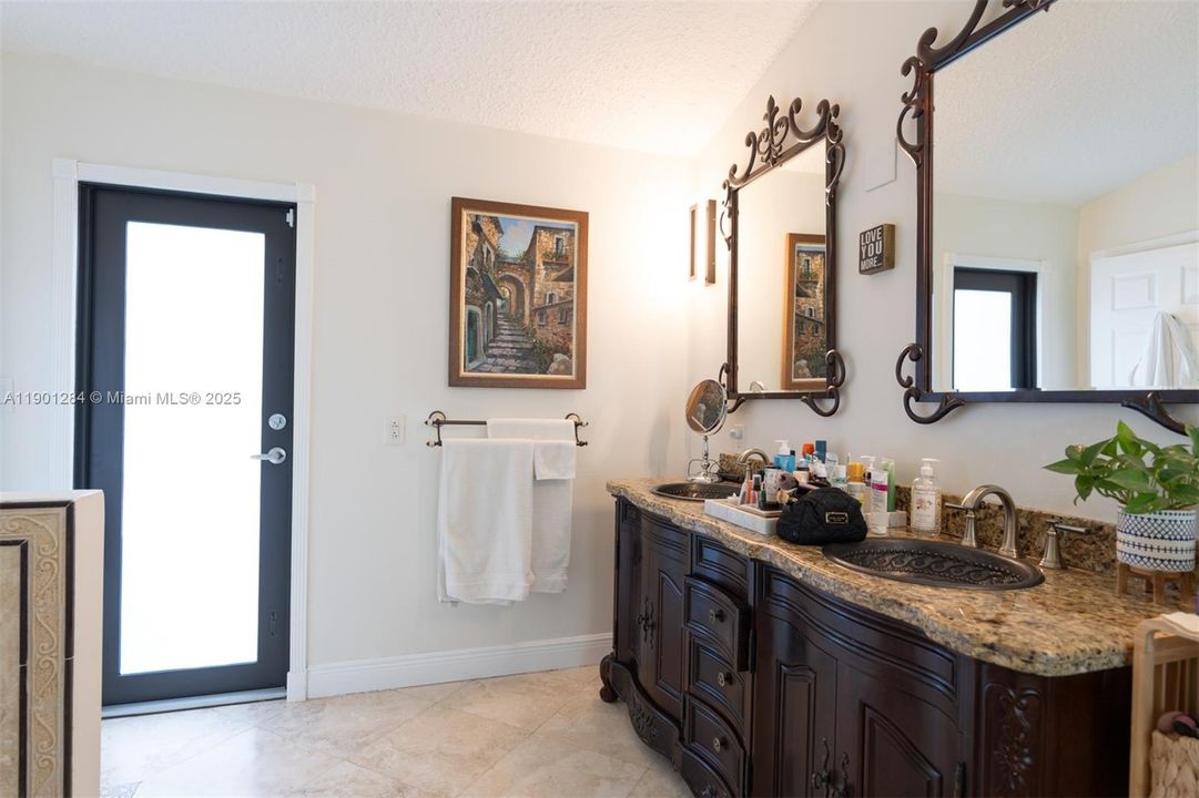 For Sale: $1,350,000 (4 beds, 3 baths, 2770 Square Feet)