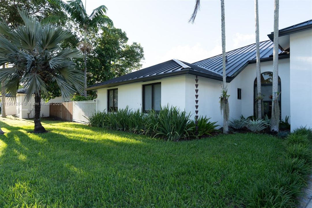 For Sale: $1,350,000 (4 beds, 3 baths, 2770 Square Feet)