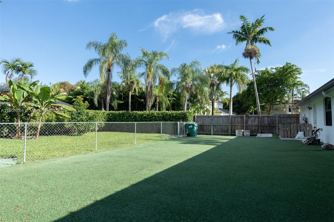 For Sale: $1,350,000 (4 beds, 3 baths, 2770 Square Feet)