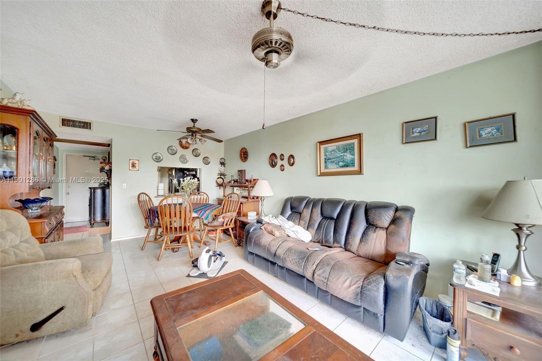 En Venta: $165,000 (2 camas, 2 baños, 970 Pies cuadrados)