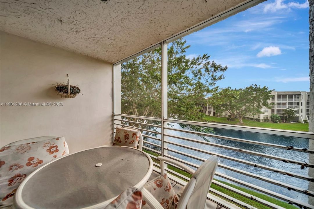 En Venta: $165,000 (2 camas, 2 baños, 970 Pies cuadrados)